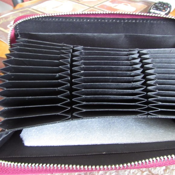 Ladies Wallet - Picture 2 of 3